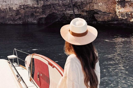 Sombreros para viaje: el compañero perfecto para tus escapadas de agosto